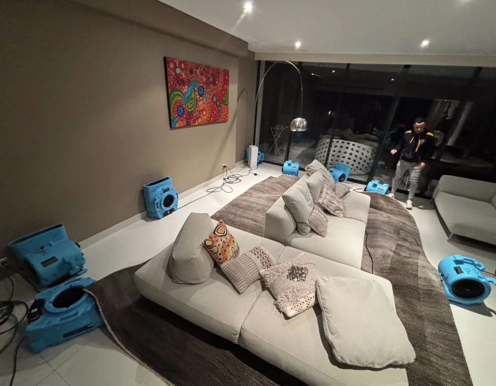 Multi-point drying setup in a furnished living room